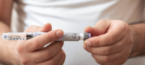 Terapia de Reemplazo Hormonal (TRH): Todo lo que Necesitas Saber - Guía Completa 2025