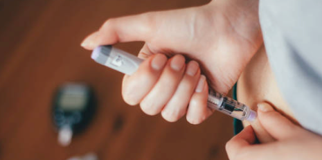 Alivio de Sofocos y Sudores Nocturnos: ¿Funciona la Terapia de Reemplazo Hormonal (TRH)?