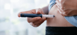 Alivio de Sofocos y Sudores Nocturnos: ¿Funciona la Terapia de Reemplazo Hormonal (TRH)?