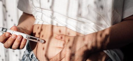 Hormonas Bioidénticas vs Sintéticas: La Decisión Informada