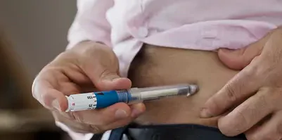 ¿A qué Edad se Recomienda Iniciar el Reemplazo Hormonal Masculino?